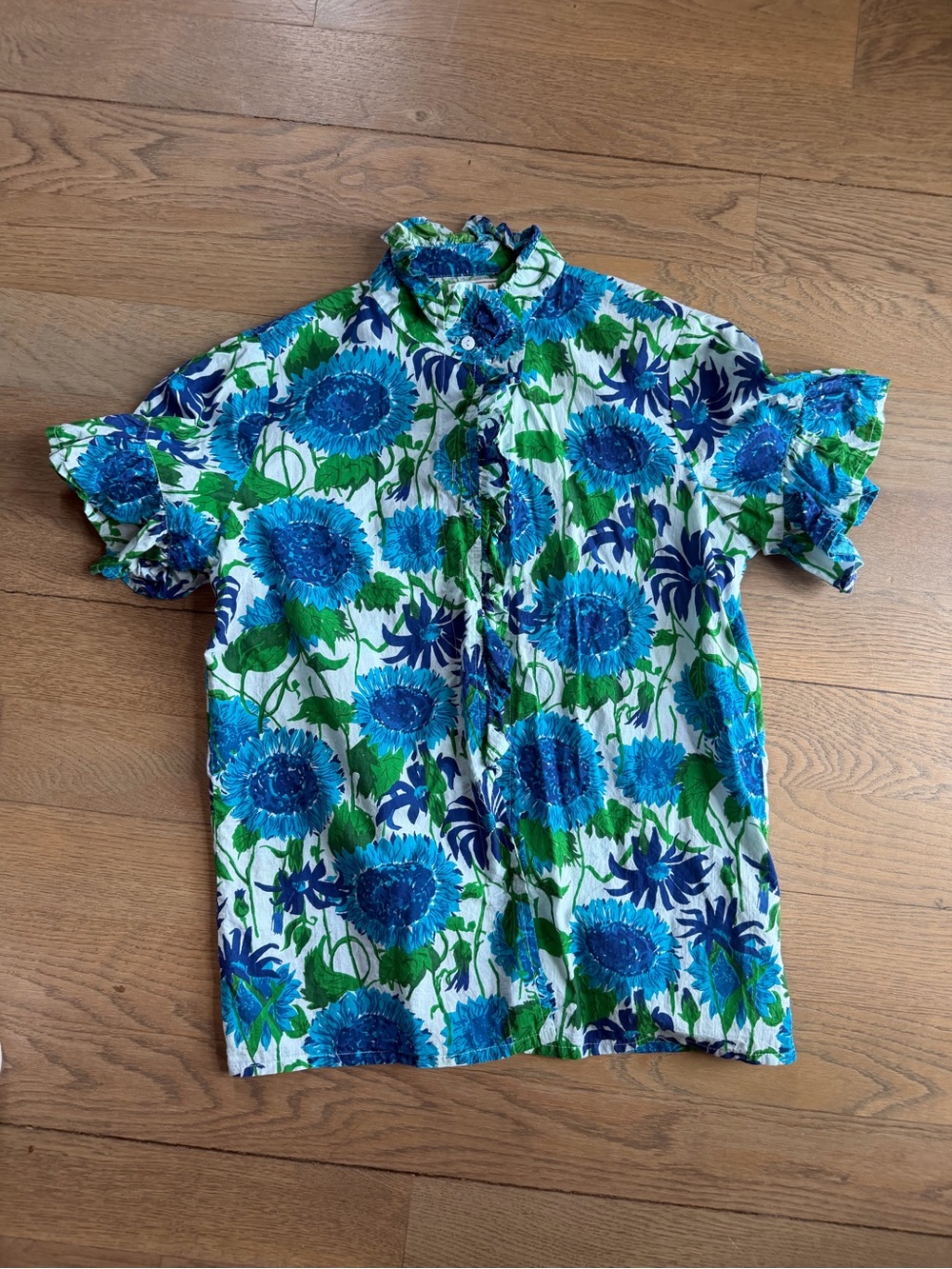 Mille Resort Ruffled Collar Floral Blouse in Blue & Green